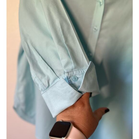 CHICO'S Medium Ice Blue Top No Iron Chic Button Down Stretch Career Preppy - Picture 6 of 7